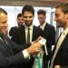 Emmanuel Macron se llev&oacute; una camiseta del f&uacute;tbol argentino durante el G - 20