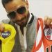 Maluma y un curioso mensaje de paz con las camisetas de Boca y River