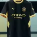 El Manchester City presentó la nueva camiseta suplente