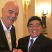Infantino le abri&oacute; la puerta a Maradona en la FIFA