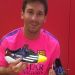 Messi tiene sus nuevos adidas F50 para la Champions League