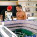 Carlos T&eacute;vez compr&oacute; un metegol con la forma de la Bombonera