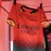 Puma y off-white se juntaron para lanzar la cuarta camiseta del Milan