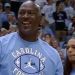 Michael Jordan patrocinar&aacute; al equipo de f&uacute;tbol americano de su universidad 