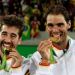 La historia de la tradici&oacute;n de morder las medallas de oro