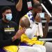 NBA: Los jugadores que no se vacunen cobrar&aacute;n un sueldo menor en la temporada