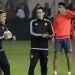 Gary Neville regal&oacute; un iPad a cada jugador de Valencia para que puedan entenderlo