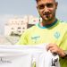 Ins&oacute;lito: el jugador que renov&oacute; con su club y pos&oacute; con el short y no la camiseta del equipo