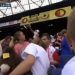 En el estadio del Feyenoord realizaron una masiva lluvia de peluches por un motivo solidario