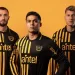 Peñarol presentó su camiseta aniversario por los 135 años
