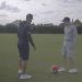 Un grupo de freestylers jug&oacute; al Pokemon Go con una pelota de f&uacute;tbol