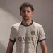 PSG present&oacute; la cuarta camiseta para la temporada
