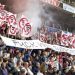Un grupo de hinchas del PSV protest&oacute; contra el Wi-Fi en el estadio