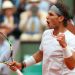Rafa Nadal recibe los saludos de sus patrocinadores
