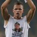Un futbolista ruso ser&aacute; multado por mostrar una remera con la cara de Putin