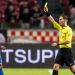 El video-ref en el f&uacute;tbol se cobr&oacute; su primer expulsado