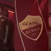 Roma lanz&oacute; su camiseta titular para la temporada que viene