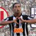 Faltan detalles para que Ronaldinho juegue el cl&aacute;sico peruano