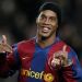 Ronaldinho vuelve a jugar al f&uacute;tbol
