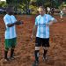 La historia del sacerdote hincha de Racing que junto a la Fundaci&oacute;n Messi alimenta a miles de chicos en Mozambique