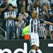 El festejo de Carlos S&aacute;nchez que se volvi&oacute; viral y apunta ser el mejor del a&ntilde;o en la Liga MX 
