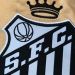 Santos homenajear&aacute; a Pel&eacute; poni&eacute;ndolo en su escudo