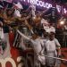 Los jugadores de San Pablo jugaron con las camisetas que les dieron sus hinchas