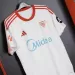 Sevilla estren&oacute; su nueva alianza con adidas y presentaron su camiseta titular para 2025/26
