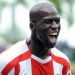 Un ex jugador de la Premier League ahora paga para jugar