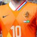 Sneijder recibi&oacute; una camiseta compuesta por retazos de todas las que us&oacute; en la Selecci&oacute;n