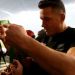 Sonny Bill Williams regal&oacute; su medalla de campe&oacute;n a un fan&aacute;tico
