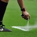 La Bundesliga prohibi&oacute; el spray de los tiros libros y su creador lo defiende