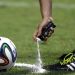 La FIFA recibi&oacute; una demanda del creador del aerosol para los &aacute;rbitros