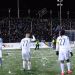 Un club celebr&oacute; un triunfo con una batalla de bolas de nieve con los hinchas