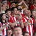 La imagen de un anciano tras el descenso del Sunderland es viral y recorre el mundo