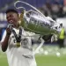 Vinicius Junior renov&oacute; con el Real Madrid: las cl&aacute;usulas millonarias de LaLiga