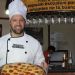 El ex jugador del Manchester City que sali&oacute; empleado del mes en una pizzer&iacute;a mexicana