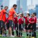 Xabi Alonso y Vidal tuvieron un particular desaf&iacute;o contra 40 ni&ntilde;os
