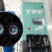 YPF instal&oacute; los primeros surtidores el&eacute;ctricos