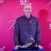 Zidane colabora con el ELA subastando una obra de arte hecha a partir de su pie izquierdo